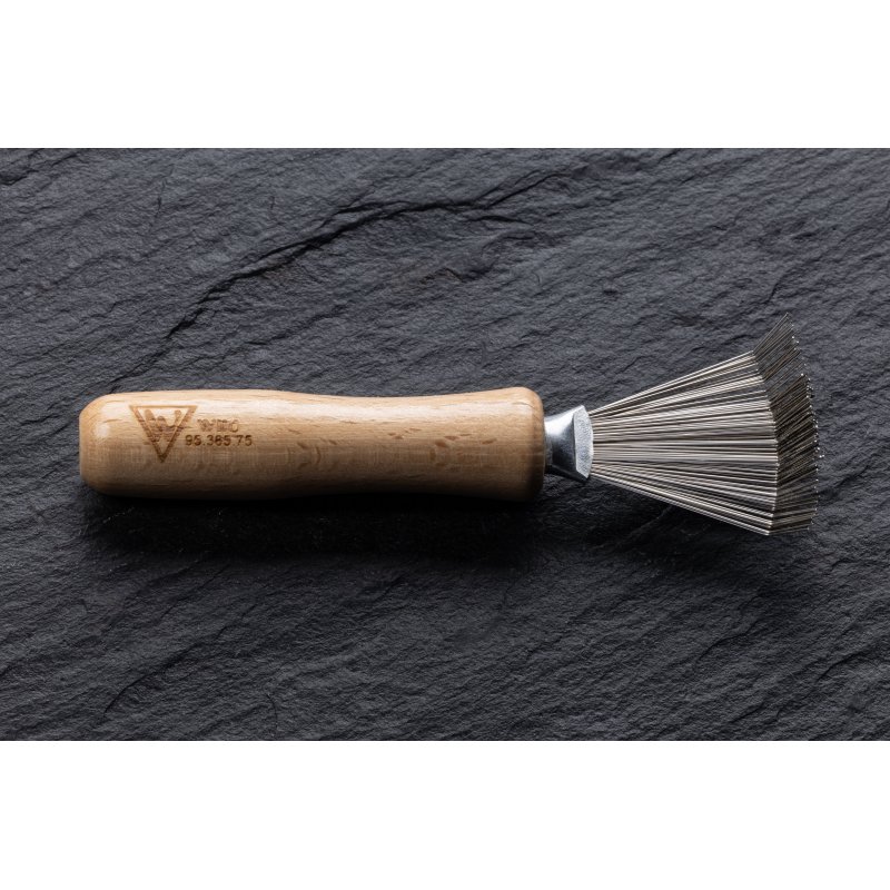 Fésű- és hajkefetisztító fa nyéllel